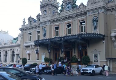 Immagine Moda, Casinò e Gran Premio. Monte Carlo è meta di turisti e personaggi famosi