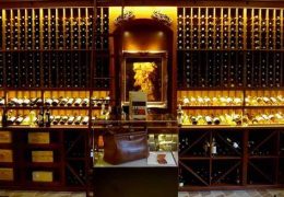 Immagine La tradizione de Les Grand Chais Monegasque: vini d’eccellenza e grandi etichette da tutto il mondo