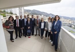 Immagine Une délégation de représentants du Gouvernement et du Conseil National visite le  Bâtiment C de l’opération domaniale de logements dénommée « Grand Ida »