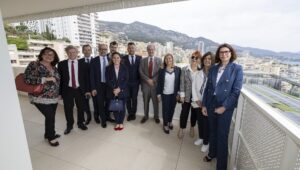 Immagine A delegation of representatives from the Government and the National Council visits Building C of the public housing operation named “Grand Ida”