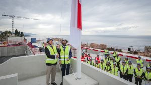 Immagine Cerimonia di alzabandiera presso il cantiere del Nuovo Centro Ospedaliero Principessa Grace.