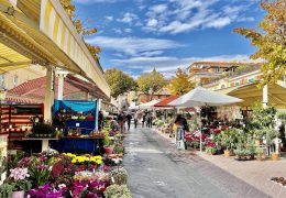 Immagine Les Marchés les Plus Magnifiques de la Côte d’Azur : Un Plongée dans les Couleurs et Saveurs Méditerranéennes