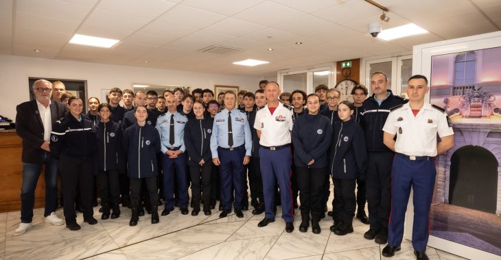 Immagine Le Corps des Carabiniers du Prince reçoit des Cadets de la Gendarmerie nationale française