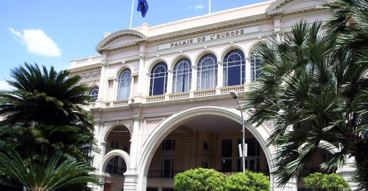 Immagine “La vie des plantes” at the Palais de l’Europe in Menton