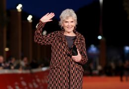 Immagine Caterina Caselli at the Théâtre Princesse Grace in Monaco for the docufilm “Caterina Caselli – A Life, A Hundred Lives”