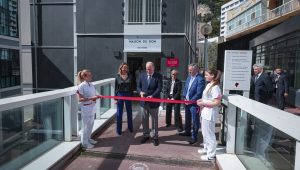 Immagine Inaugurazione dell’edificio Belvédère che ora ospita la Maison du don e il Servizio di Anatomopatologia attrezzato per la biologia molecolare.