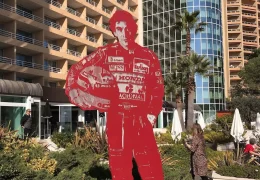 Immagine Speed on Display: Monaco Pays Tribute to Formula 1 with Marcos Marín’s Art