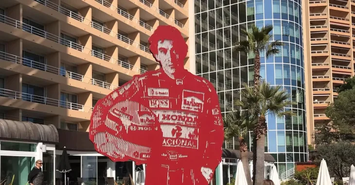 Immagine Velocità in Mostra: Monaco omaggia la Formula 1 con l’arte di Marcos Marín