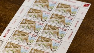 Immagine L’Office des Émissions de timbres-poste et le Musée d’Anthropologie préhistorique présentent le timbre EUROPA 2025