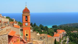 Immagine Notti d’Estate a Roquebrune: Musica e Risate sotto le Stelle
