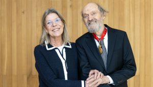 Immagine H.R.H. the Princess of Hanover presents the Cultural Merit to Arvo Pärt