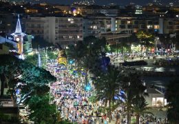 Immagine “Promenade en Fête”: Cagnes-sur-Mer Turns into a Starry-Night Festival