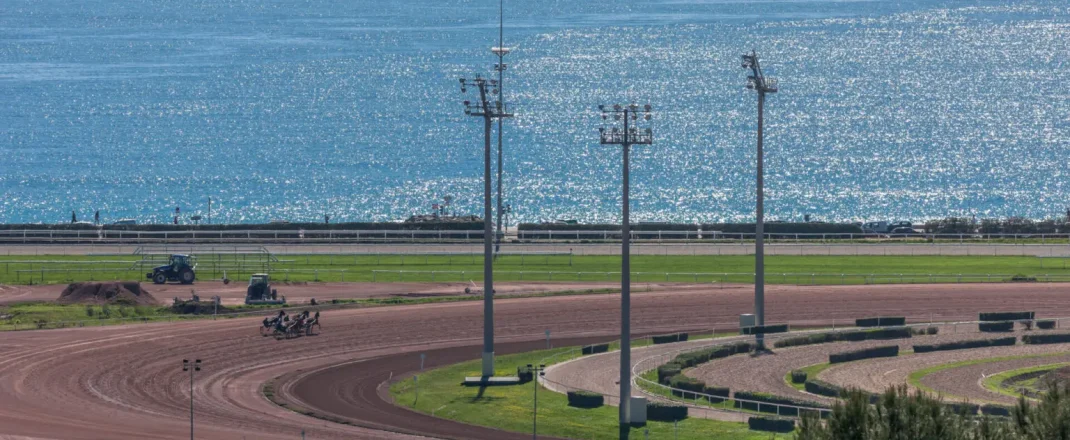 Immagine Estate in pista: spettacolo e tradizione all’Hippodrome di Cagnes-sur-Mer