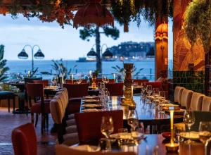 Immagine Summer Glow : APM MONACO et COYA Monte-Carlo allient style, joaillerie et soirées d’exception