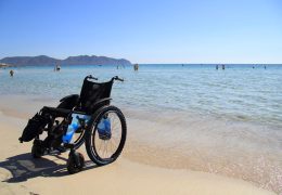 Immagine Costa Azzurra più accessibile: spiagge inclusive e servizi senza barriere