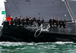 Immagine Monaco domina la Rolex Fastnet Race: Black Jack 100 firma la vittoria in tempo reale, l’Admiral’s Cup resta in bilico