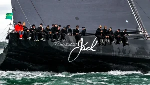 Immagine Monaco triomphe à la Rolex Fastnet Race : Black Jack 100 décroche la victoire en temps réel, l’Admiral’s Cup reste indécise