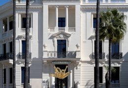 Immagine Cannes s’illumine avec «Poussière d’étoiles» : les merveilles de Jean-Michel Othoniel à La Malmaison