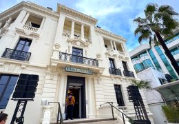 Immagine «Poussière d’étoiles»: Jean-Michel Othoniel trasforma La Malmaison in un universo di luce e vetro