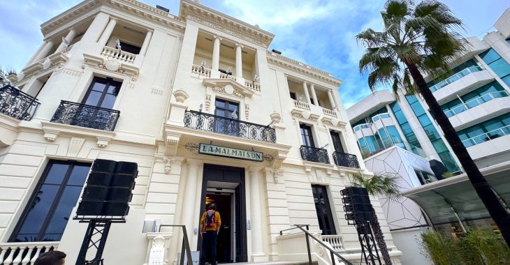 Immagine «Poussière d’étoiles»: Jean-Michel Othoniel trasforma La Malmaison in un universo di luce e vetro