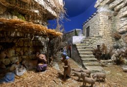 Immagine La magie de Noël illumine La Turbie : exposition de crèches sur la place Saint-Jean