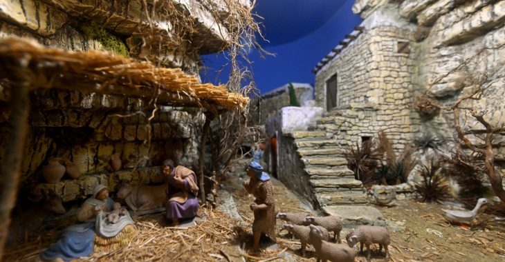 Immagine The Magic of Christmas Lights Up La Turbie: Nativity Scenes on Display in Place Saint-Jean Immagine The Magic of Christmas Lights Up La Turbie: Nativity Scenes on Display in Place Saint-Jean