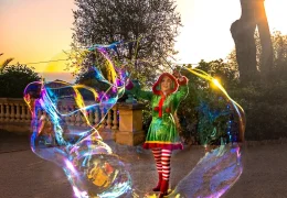 Immagine Noël à Menton se pare de magie : découvrez Bulline, la fée aux bulles