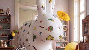 Immagine Salone del Mobile 2026: Qeeboo and Fiorucci unveil a pop-art Rabbit Chair blending fashion and design