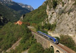 Immagine Treno storico “Ferrovia delle Meraviglie”: torna il viaggio da Torino alla Riviera tra Alpi e Mediterraneo