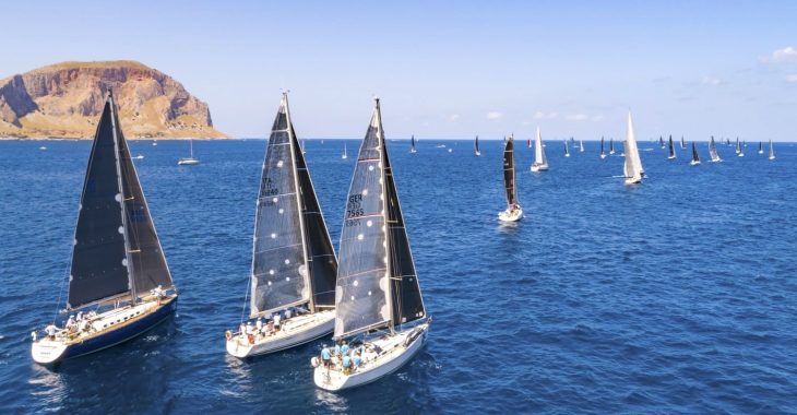 Immagine Palermo-Montecarlo 2026, il Mediterraneo torna a sfidare il vento Immagine Palermo-Montecarlo 2026, il Mediterraneo torna a sfidare il vento